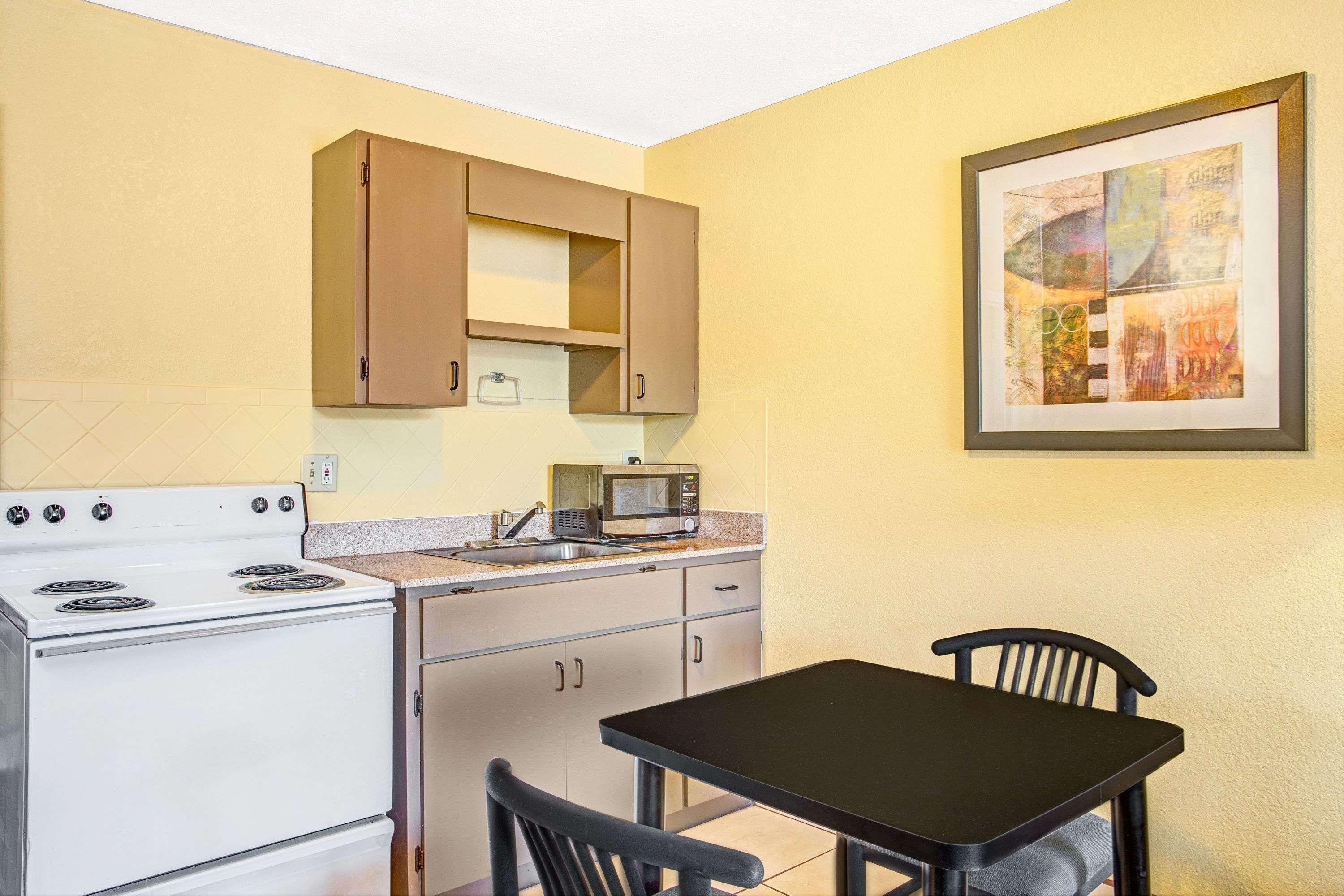 Days By Wyndham Central Hotel